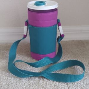 Tupperware 30 Oz Mega Tumbler With Tote